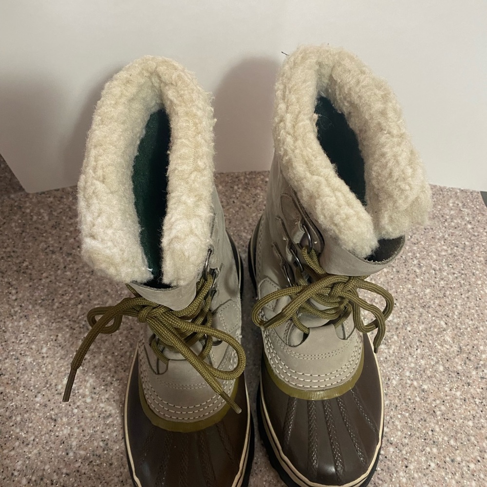 Sorel Women’s Caribou boot size 6 - Picture 6 of 9